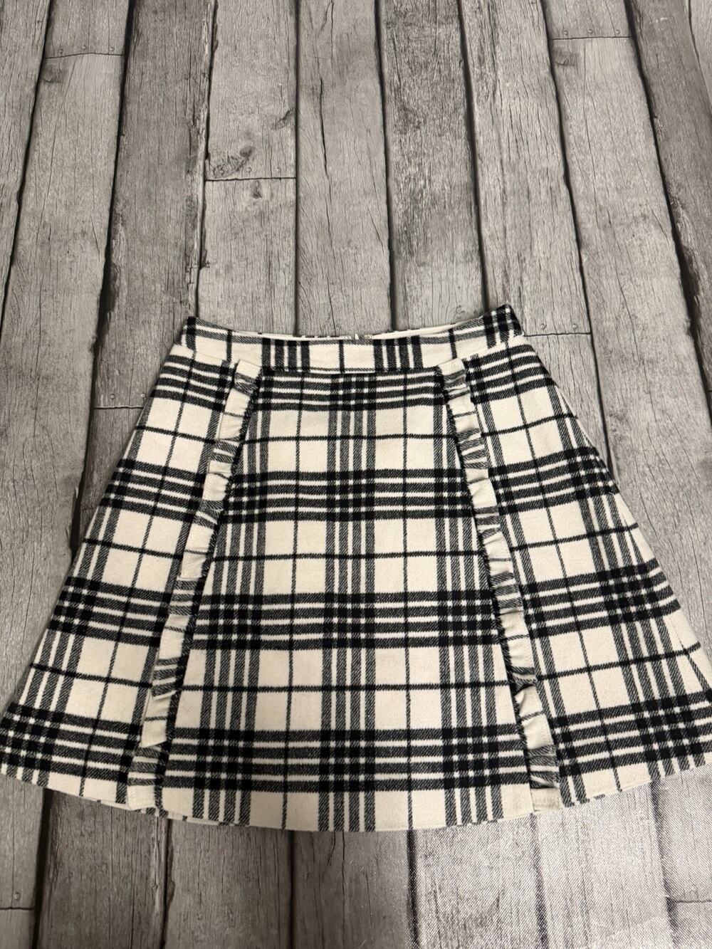 Women’s Loft Outlet Black White Plaid Mini Skirt Sz 2P Petite Ruffle Detail